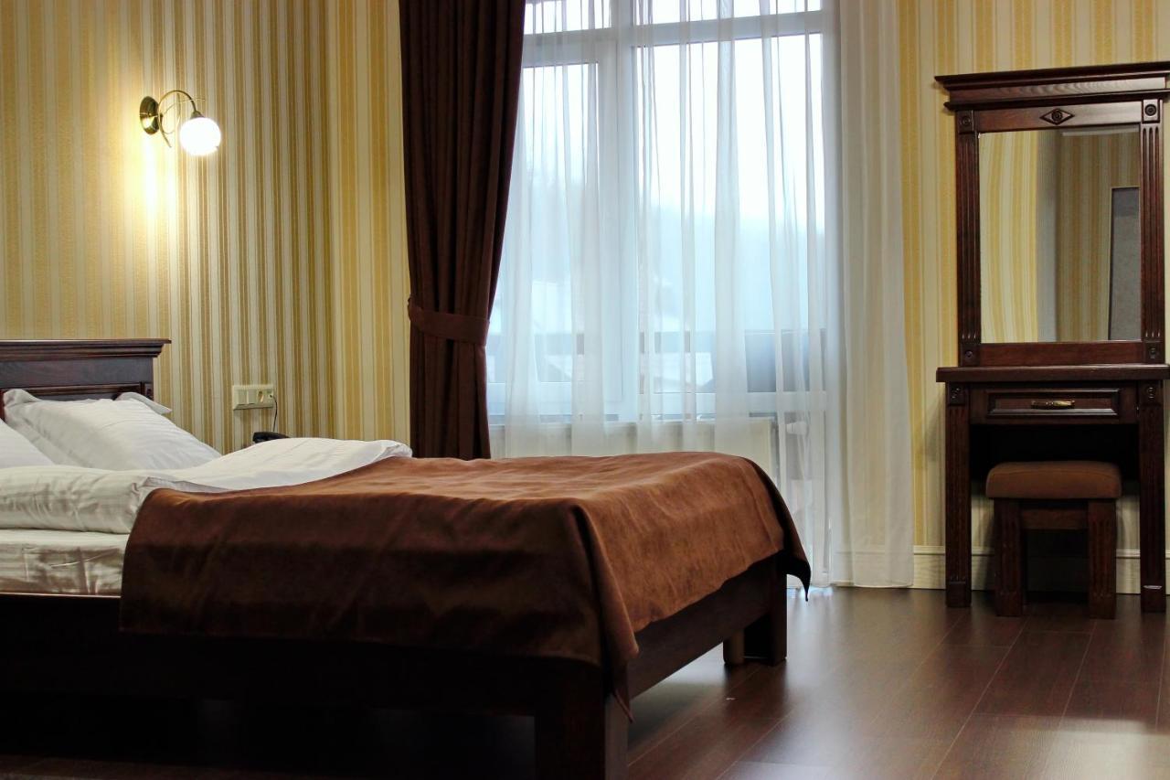 Georg Park Hotel Tarashany Exterior foto